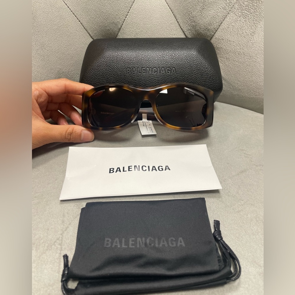 Authentic Balenciaga Unisex 59MM Rectangle Sunglasses, Havana - Picture 4 of 6